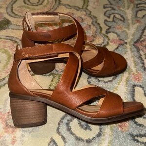 BRAND NEW Brioso Verandah leather sandals​